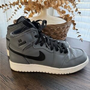 Air Jordan 1 Retro High BG 'Rare Air - Cool Grey Black, youth size 6